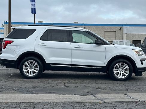 Used 2018 Ford Explorer XLT image 8