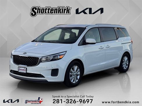 Used 2017 Kia Sedona LX w/ LX Essentials Premium Package image 1