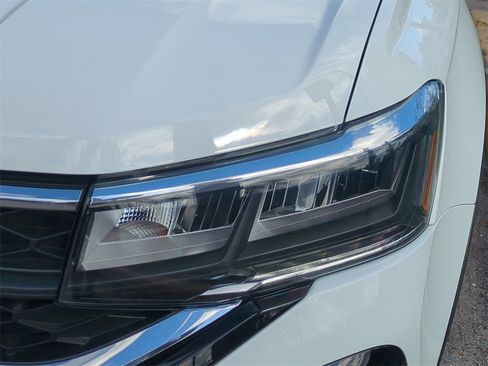 Used 2023 Volkswagen Taos SE image 10