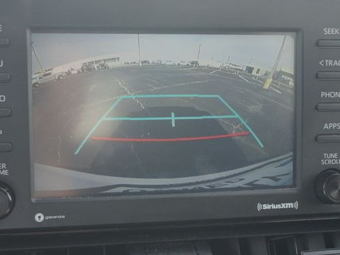 Used 2021 Toyota RAV4 LE FWD image 6