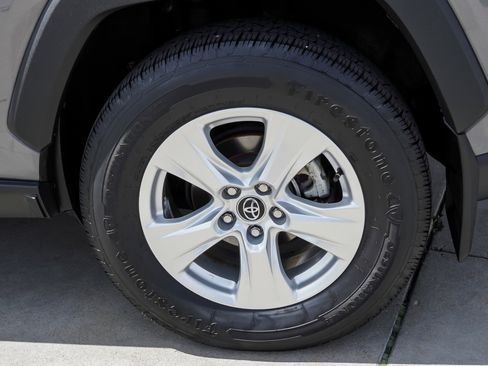 Used 2021 Toyota RAV4 XLE w/ Carpet Mat Package (TMS) AWD/4WD image 13