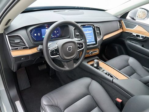 Certified 2025 Volvo XC90 B6 Plus AWD/4WD image 12