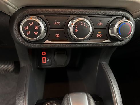 Used 2021 Nissan Versa SV FWD image 14