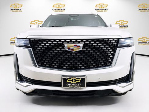 Used 2021 Cadillac Escalade Premium Luxury RWD image 2