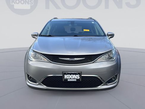 Used 2020 Chrysler Pacifica Touring-L image 10