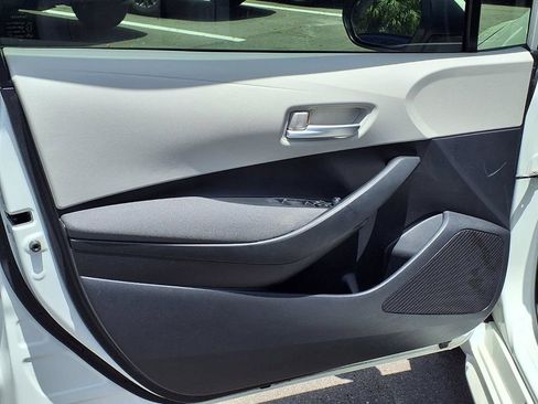 Used 2021 Toyota Corolla LE FWD image 23