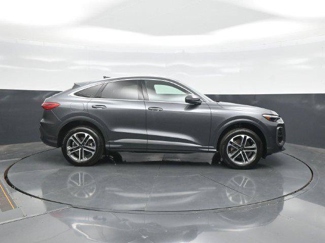 Used 2025 Audi Q5 Premium Plus w/ Premium Plus AWD/4WD image 8