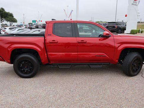 Used 2025 Toyota Tacoma SR5 AWD/4WD image 2