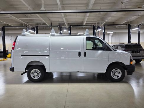 Used 2025 Chevrolet Express 2500 w/ Communications Package RWD image 8