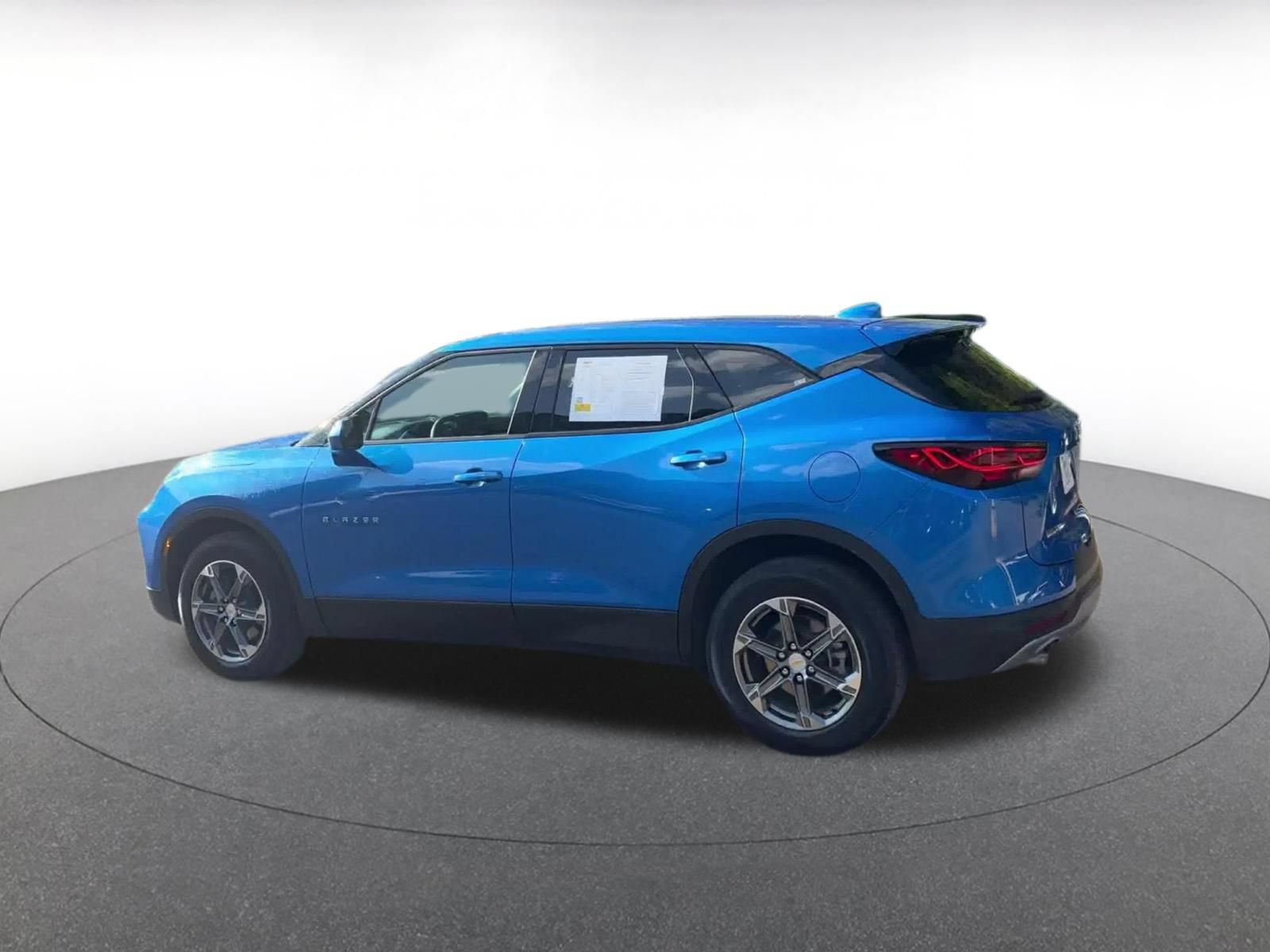 Used 2025 Chevrolet Blazer LT FWD image 9