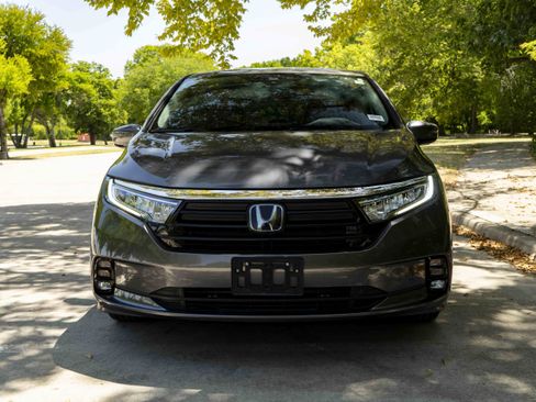 Used 2024 Honda Odyssey Elite image 3