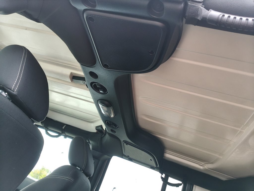 Used 2018 Jeep Wrangler Unlimited Sahara w/ Connectivity Group AWD/4WD image 12