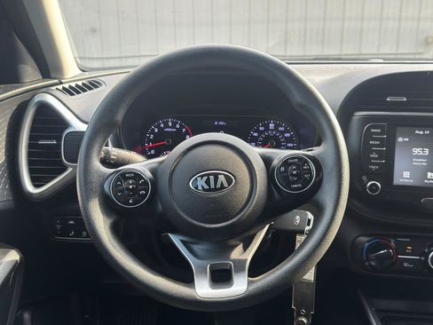 Used 2020 Kia Soul S FWD image 18