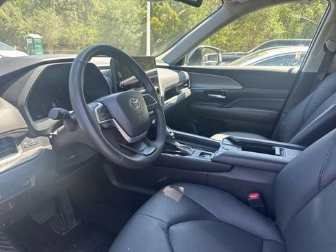 Used 2025 Toyota Grand Highlander FWD image 2