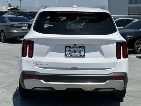 Certified 2026 Kia Sorento S w/ S Panoramic Sunroof Package FWD image 6