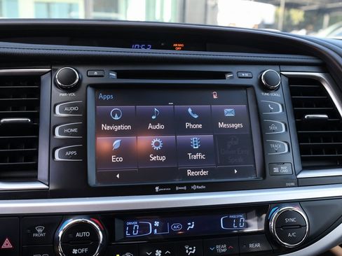 Used 2019 Toyota Highlander XLE image 30