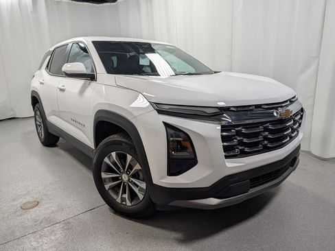 New 2026 Chevrolet Equinox LT w/ Convenience Package II image 2