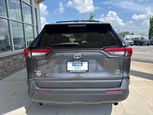 Used 2021 Toyota RAV4 LE AWD/4WD image 4