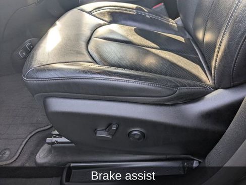 Used 2021 Chrysler Pacifica Touring-L w/ Uconnect Theater Family Group image 22