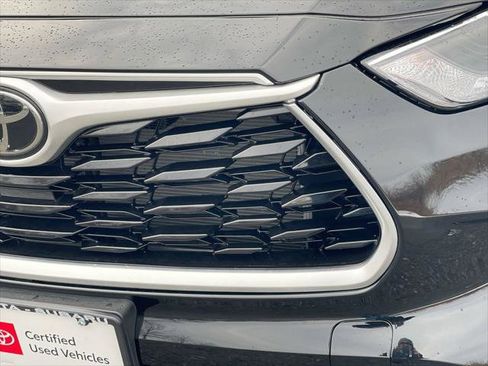 Certified 2024 Toyota Highlander XLE image 20