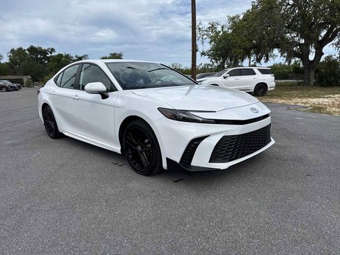 Used 2025 Toyota Camry SE w/ Multimedia Upgrade Package FWD image 8