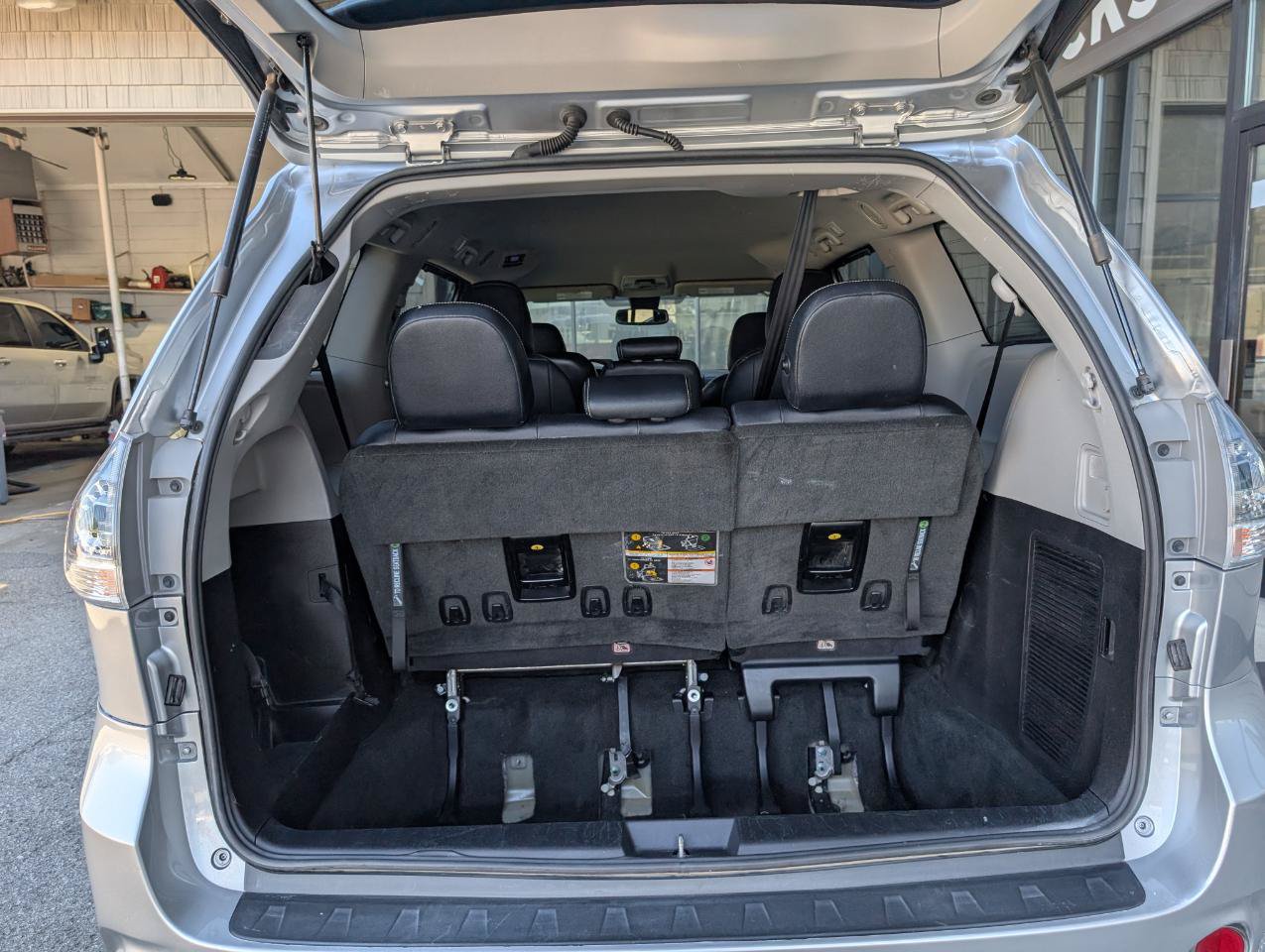 Used 2018 Toyota Sienna SE FWD image 22