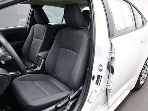 Used 2024 Toyota Corolla LE FWD image 11