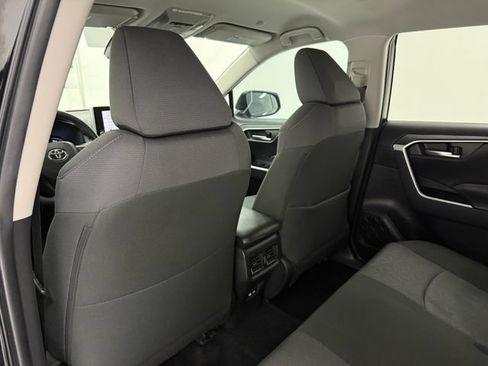 Used 2025 Toyota RAV4 XLE AWD/4WD image 30