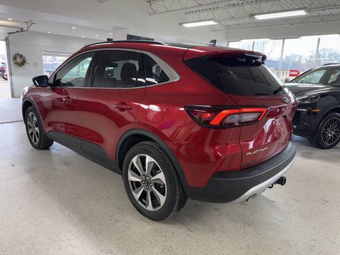 Used 2025 Ford Escape Platinum w/ Premium Technology Package image 8