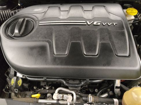Used 2019 Jeep Cherokee Trailhawk w/ Cold Weather Group AWD/4WD image 30