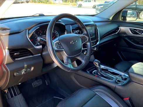 Used 2021 Chevrolet Traverse RS image 17
