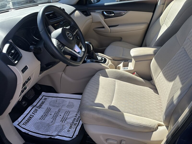Used 2018 Nissan Rogue SV AWD/4WD image 9