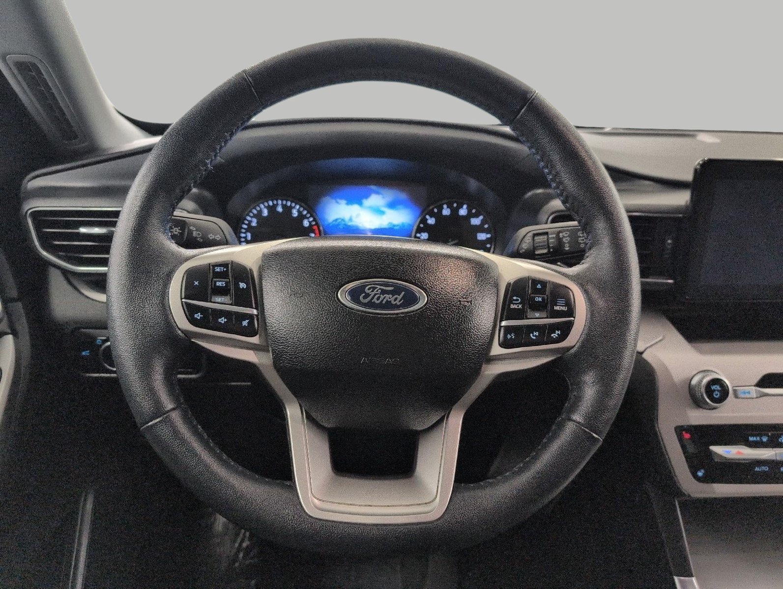 Used 2024 Ford Explorer XLT w/ Equipment Group 202A AWD/4WD image 34