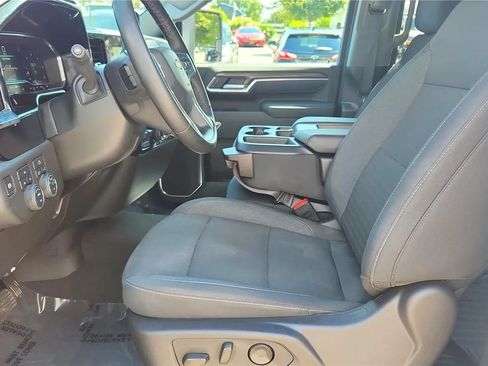 Used 2025 Chevrolet Silverado 2500 LT w/ Convenience Package AWD/4WD image 12