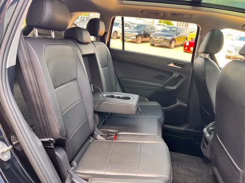 Used 2018 Volkswagen Tiguan SEL AWD/4WD image 23