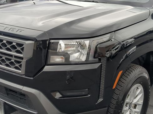 Used 2024 Nissan Frontier SV image 12