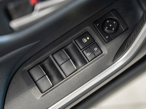 Used 2025 Toyota RAV4 XLE image 38