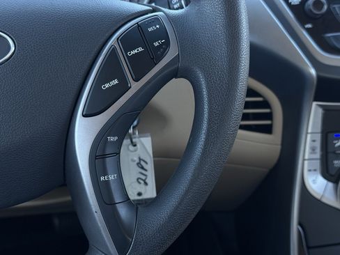 Used 2013 Hyundai Elantra GLS w/ Preferred Pkg image 25