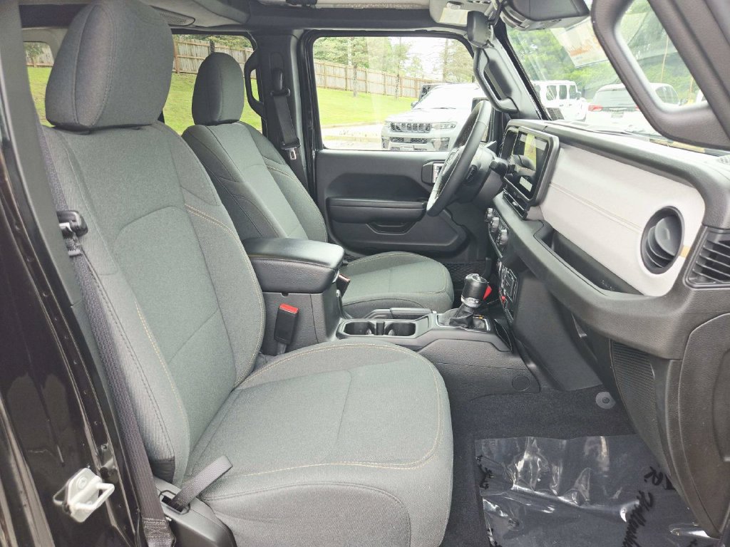 Used 2024 Jeep Wrangler Unlimited AWD/4WD image 16