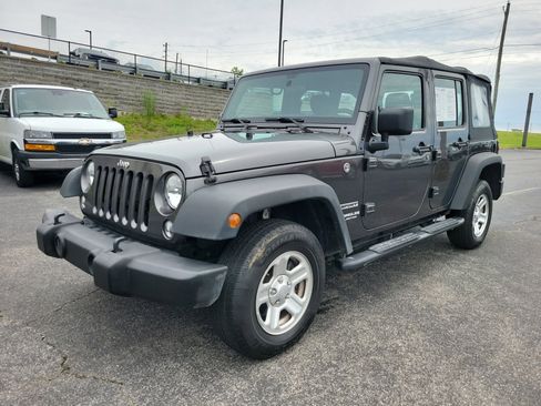 Used 2017 Jeep Wrangler Unlimited Sport w/ Connectivity Group AWD/4WD image 19