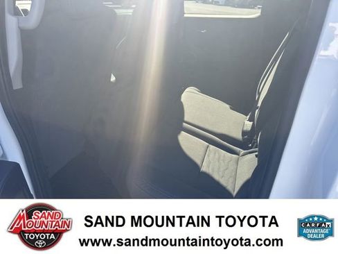 Used 2024 Nissan Frontier SV w/ SV Convenience Package image 13