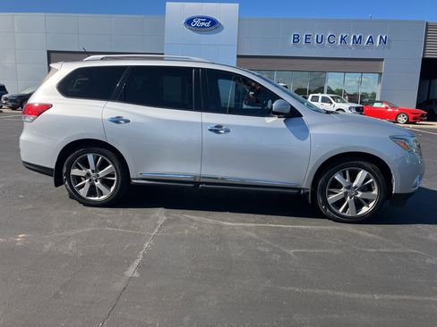 Used 2016 Nissan Pathfinder Platinum AWD/4WD image 6