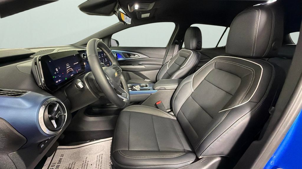 Certified 2025 Chevrolet Equinox EV LT w/ Convenience Package II FWD image 17