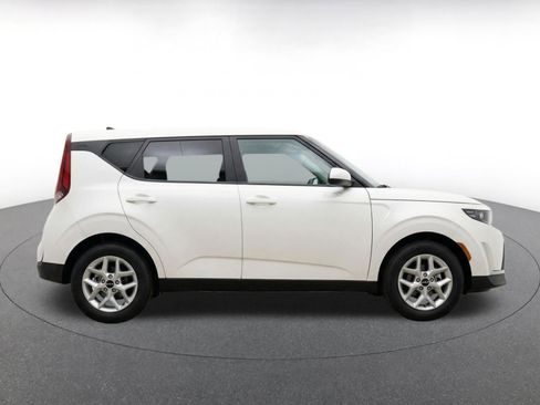 Used 2025 Kia Soul LX w/ LX Technology Package FWD image 10