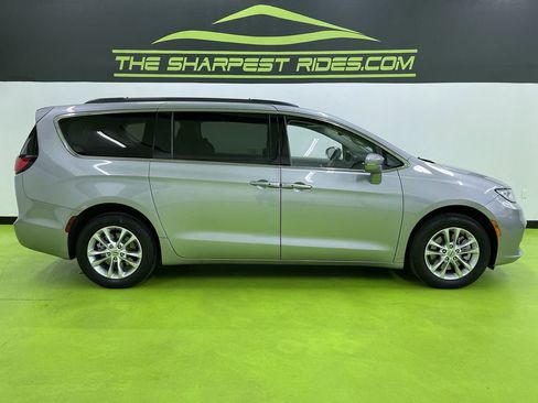 Used 2021 Chrysler Pacifica Touring w/ Cold Weather Group image 11