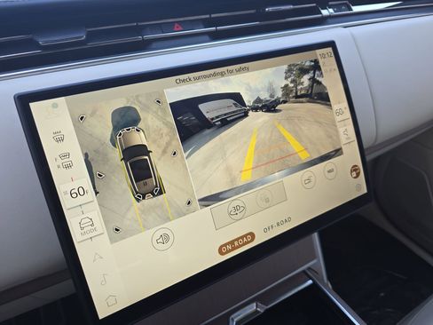 Used 2025 Land Rover Range Rover SE image 23