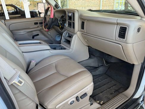 Used 2004 Chevrolet Suburban Z71 w/ Preferred Equipment Group image 29