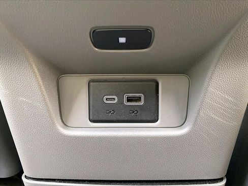 Used 2025 Cadillac XT6 Premium Luxury image 22