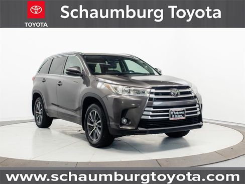 Used 2017 Toyota Highlander XLE AWD/4WD image 1