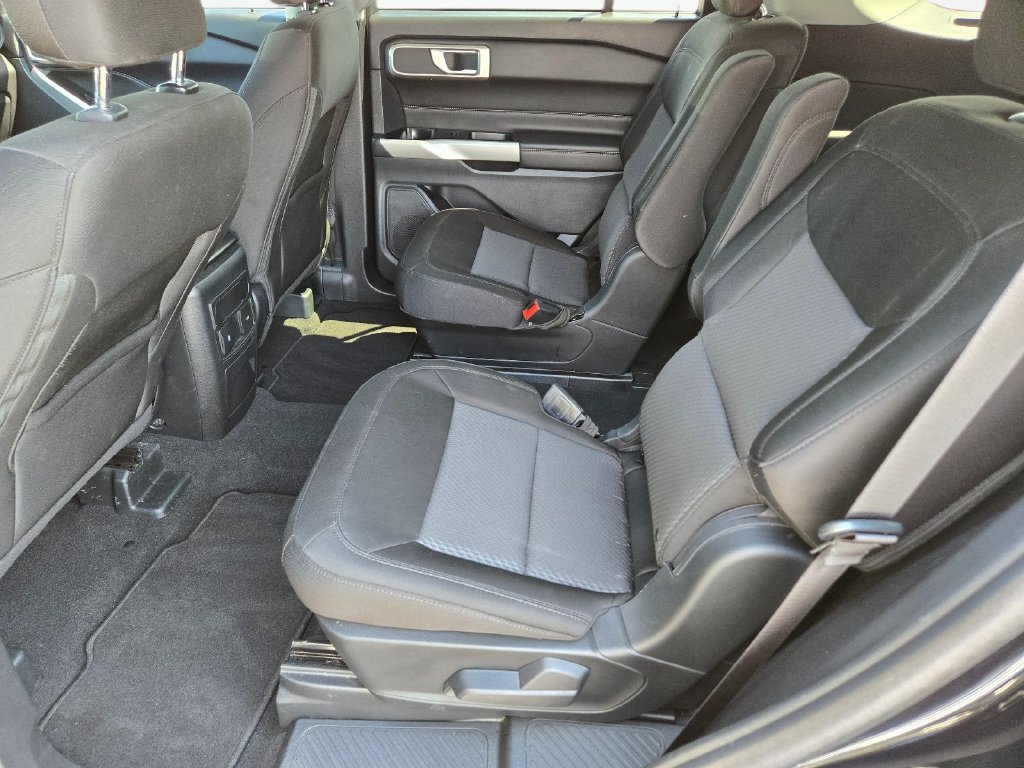 Used 2024 Ford Explorer XLT RWD image 17
